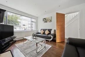 house in Heald Green village - Image 2