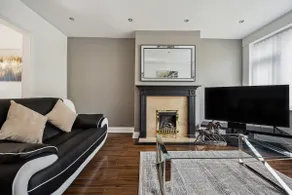 house in Heald Green village - Image 4