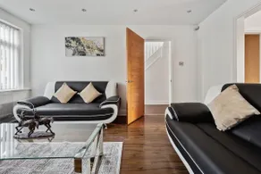 house in Heald Green village - Image 3