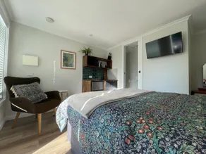 Studio 16 - Image 3