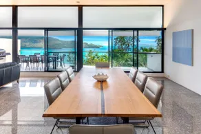 Waves 3 Luxury 3 Bedroom Endless Ocean Views Central Location + Buggy - Image 2