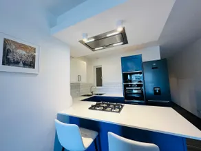 Del Mar Apartment - Image 2