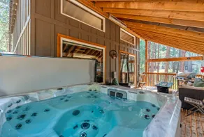 Reindeer Lodge w/ private hot tub & covered deck - Image 4