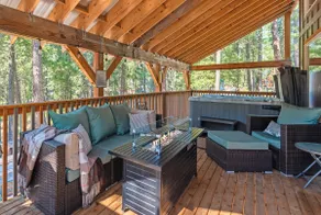 Reindeer Lodge w/ private hot tub & covered deck - Image 3