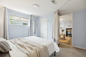 Vancouver 2-Bed Suite with Parking, Sleeps 5 - Image 5