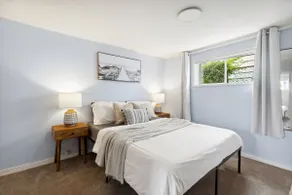 Vancouver 2-Bed Suite with Parking, Sleeps 5 - Image 4