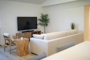 Cozy & Beautifully Designed Home in Prime Location - Image 3