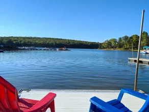 Level lakefront, family-friendly, hot tub, low fees, private dock - Image 4