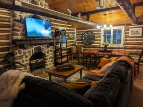 Bird Haven Log Cabin - Image 4