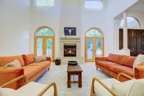 Luxurious La Hacienda Mansion | Hot-Tub & Patio - Image 4