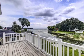 Relaxing Lake Winnebago Waterfront Retreat - Image 4