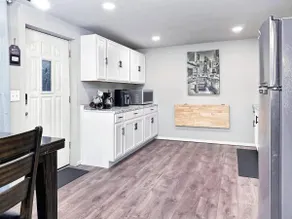 Pennwood Guesthouse Basement Suite - Image 4
