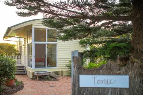 TONIC on Boomerang Beach.. absolute beachfront & nestled in the dunes - Image 2