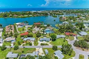 Newly Remodeled Beach Home, 1 mile to the Beach! - Image 3