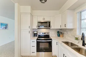 Newly Remodeled Beach Home, 1 mile to the Beach! - Image 4