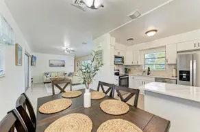 Newly Remodeled Beach Home, 1 mile to the Beach! - Image 2