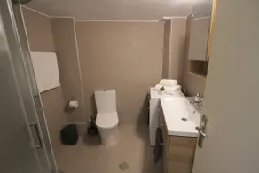 Renovated Central 2 Bedroom Apartment in Kozani - Image 4