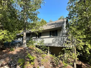 Gigi's Place…. Wooded Waterfront sleeps 13 - Image 2