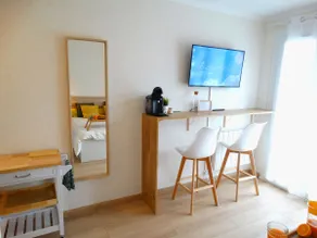 Just like a hotel, comfortable studio with balcony - Image 4
