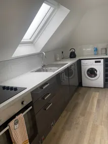 A 2 bedroom 2 bathroom flat - Image 5