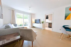 Central London 2 bedrooms apartment sleep 6 Free parking - Image 3