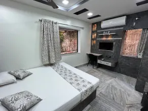 Central Kolkata Stylish 1BHK Apartment - Image 4
