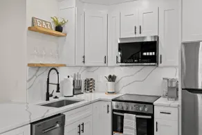 Luxury Townhouse in Downtown with Free Parking #3 - Image 3