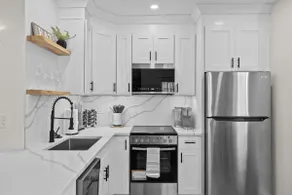 Luxury Townhouse in Downtown with Free Parking #3 - Image 4