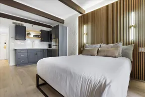 Luxurious Studio w/Exclusive Resort Pool Pass! - Image 3