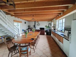 Family home and enclosed garden - Image 3