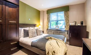 Stylish Ensuite: Self-Catering, Free Gym Access - Image 2
