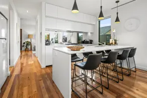 Luxury Norwood Retreat - Image 4