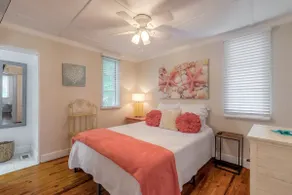 Cozy Pet-Friendly Bungalow close to Twin Beaches! - Image 5