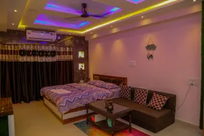 Luxury Xanadu Studio- 620 Near Airport & CC2 - Image 5