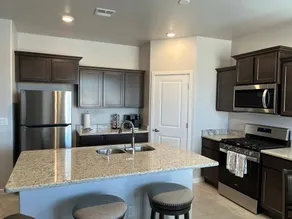 3 Bedroom, full house, back yard - Image 2