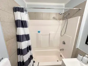 Like 4-star hotel, but cheaper! - Image 2