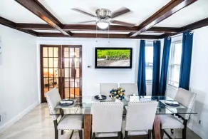 Seaview Ave 4BR House - Sleeps 8 - Image 2
