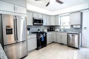 Seaview Ave 4BR House - Sleeps 8 - Image 4