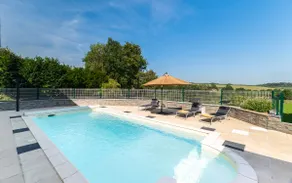 House with a pool - Image 2