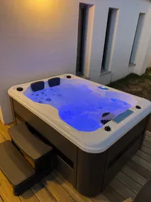The bubble oasis, air-conditioned - Image 4