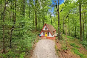 Cozy, private A-frame (w/hot tub) near attractions - Image 2