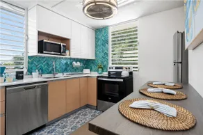 Stylish Retreat Fast WiFi Remote Work Free Parking - Image 3