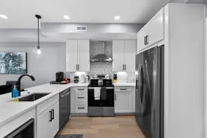 CharmingReno+Sun Filled+Well Located+H St+Garage - Image 3