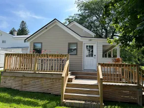 Renovated Hancock NY house near Delaware river - Image 2
