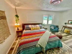 Vibrant 1 Bedroom Haven in South Knox - Image 5