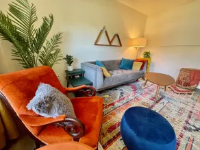 Vibrant 1 Bedroom Haven in South Knox - Image 2
