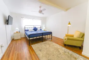 Big house, great for groups, private parking - Image 3