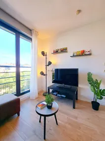 Le Valmy: Equipped two-bedroom apartment right by the metro - Image 5