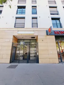 Le Valmy: Equipped two-bedroom apartment right by the metro - Image 4