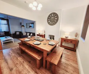 Beautiful 4BR Home near Chester Racecourse - Image 2
